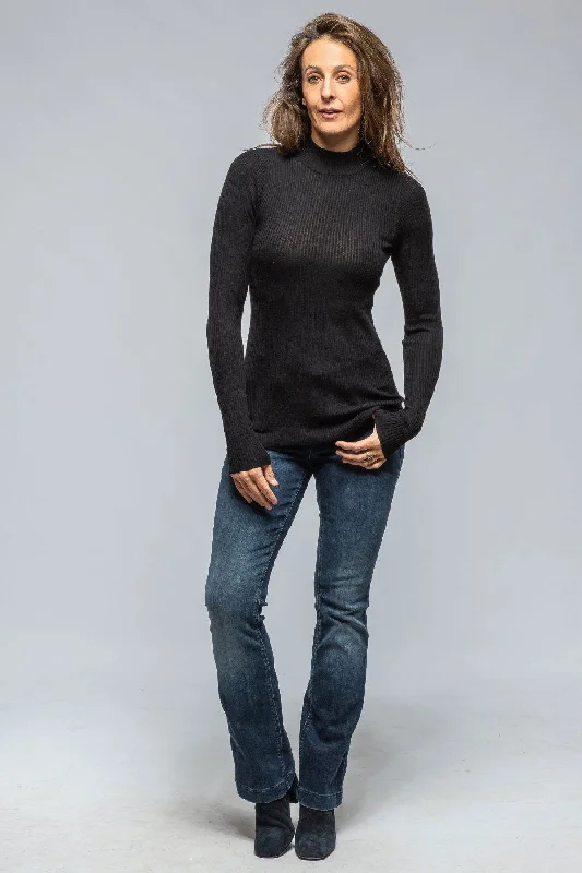 Pernilla Mock Neck Turtle In Black